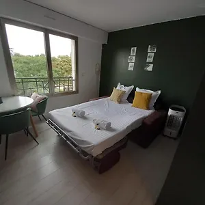 Apparemment Chaleureux Au 16 ème Arrondissement De à 10 Min Dz La Tour Eiffel , Paris France